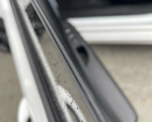 Білий Крайслер 200, об'ємом двигуна 3.61 л та пробігом 186 тис. км за 10600 $, фото 16 на Automoto.ua