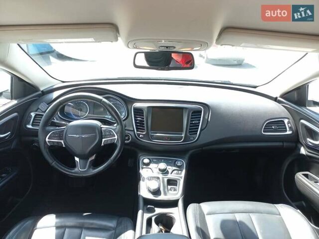 Білий Крайслер 200, об'ємом двигуна 2.36 л та пробігом 178 тис. км за 11200 $, фото 8 на Automoto.ua