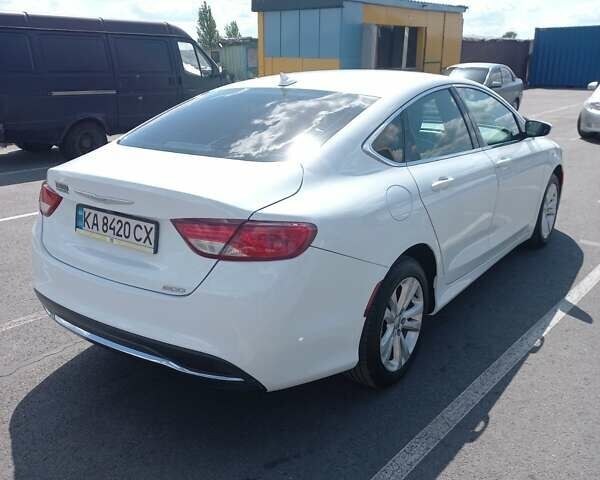 Білий Крайслер 200, об'ємом двигуна 2.36 л та пробігом 178 тис. км за 11200 $, фото 3 на Automoto.ua