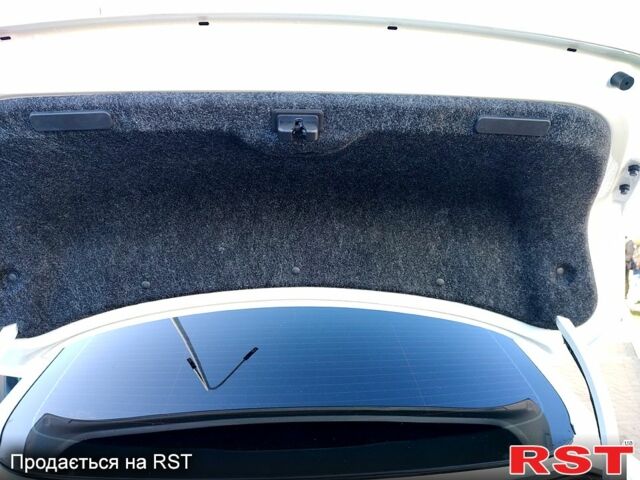 Белый Крайслер 200, объемом двигателя 2.4 л и пробегом 125 тыс. км за 9500 $, фото 6 на Automoto.ua