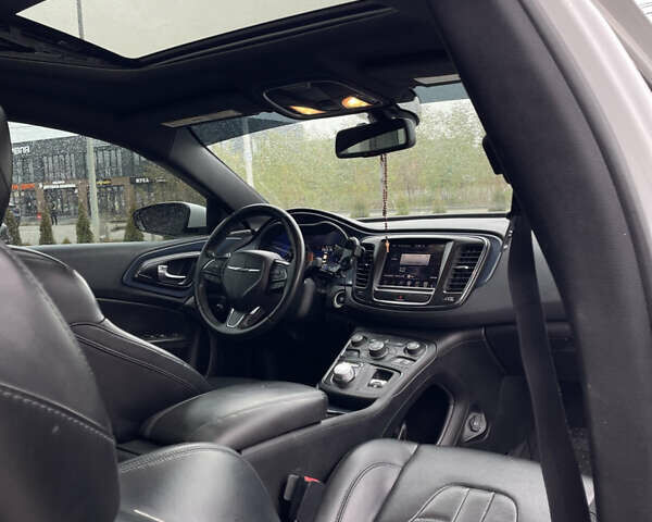 Білий Крайслер 200, об'ємом двигуна 3.61 л та пробігом 186 тис. км за 10600 $, фото 13 на Automoto.ua