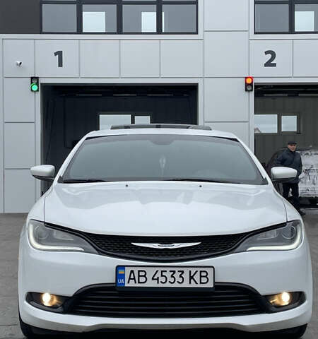 Білий Крайслер 200, об'ємом двигуна 3.61 л та пробігом 186 тис. км за 10600 $, фото 9 на Automoto.ua