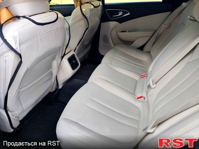 Белый Крайслер 200, объемом двигателя 2.4 л и пробегом 125 тыс. км за 9500 $, фото 12 на Automoto.ua