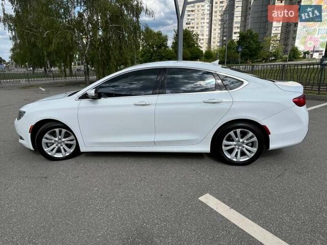 Белый Крайслер 200, объемом двигателя 2.36 л и пробегом 200 тыс. км за 9700 $, фото 4 на Automoto.ua