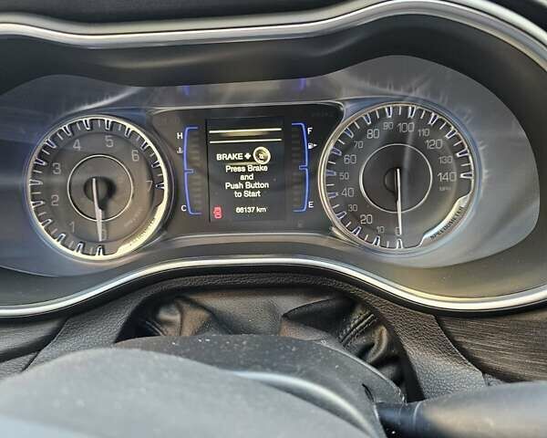 Белый Крайслер 200, объемом двигателя 2.36 л и пробегом 66 тыс. км за 10800 $, фото 2 на Automoto.ua