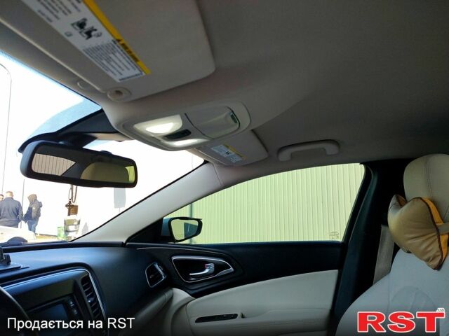 Белый Крайслер 200, объемом двигателя 2.4 л и пробегом 125 тыс. км за 9500 $, фото 4 на Automoto.ua