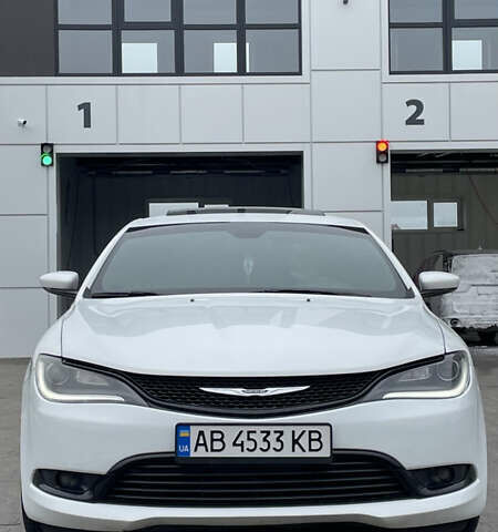 Білий Крайслер 200, об'ємом двигуна 3.61 л та пробігом 186 тис. км за 10600 $, фото 2 на Automoto.ua