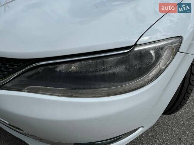 Белый Крайслер 200, объемом двигателя 2.36 л и пробегом 200 тыс. км за 9700 $, фото 12 на Automoto.ua