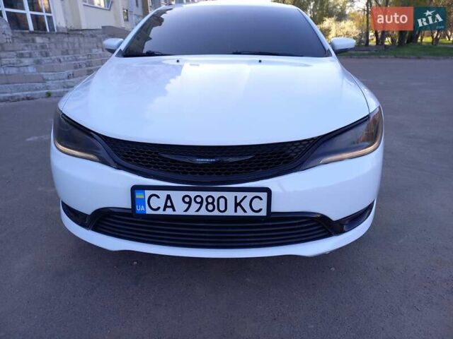 Белый Крайслер 200, объемом двигателя 2.36 л и пробегом 122 тыс. км за 11700 $, фото 9 на Automoto.ua