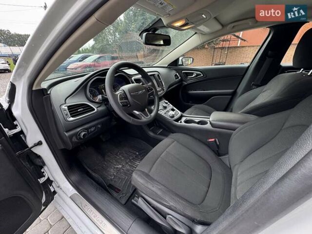 Білий Крайслер 200, об'ємом двигуна 2.4 л та пробігом 101 тис. км за 9500 $, фото 1 на Automoto.ua