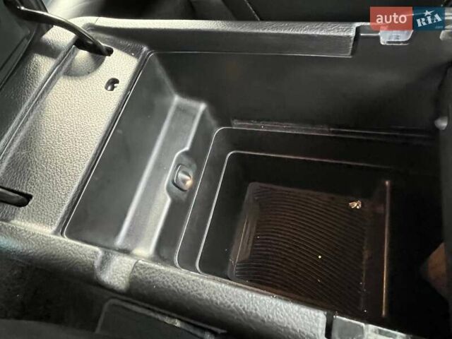Белый Крайслер 200, объемом двигателя 2.36 л и пробегом 200 тыс. км за 9700 $, фото 17 на Automoto.ua