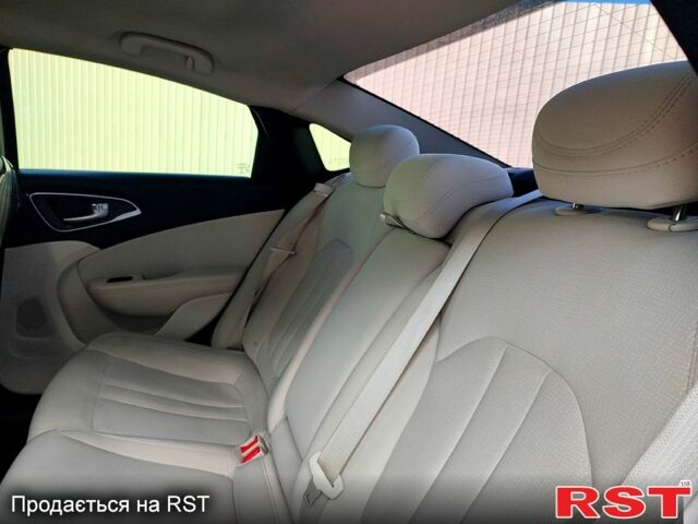 Белый Крайслер 200, объемом двигателя 2.4 л и пробегом 125 тыс. км за 9500 $, фото 10 на Automoto.ua