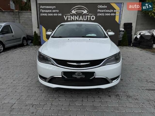 Белый Крайслер 200, объемом двигателя 2.4 л и пробегом 101 тыс. км за 10500 $, фото 6 на Automoto.ua