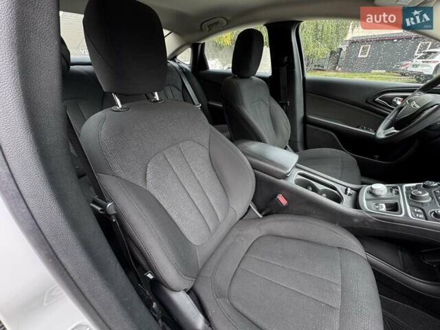 Білий Крайслер 200, об'ємом двигуна 2.4 л та пробігом 101 тис. км за 9500 $, фото 25 на Automoto.ua