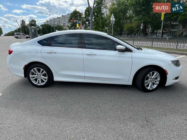 Белый Крайслер 200, объемом двигателя 2.36 л и пробегом 200 тыс. км за 9700 $, фото 5 на Automoto.ua