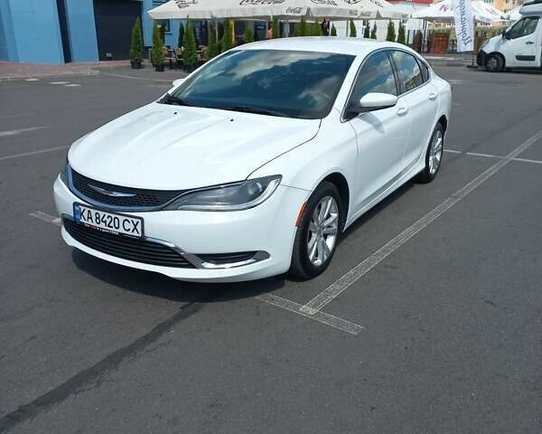 Білий Крайслер 200, об'ємом двигуна 2.36 л та пробігом 178 тис. км за 11200 $, фото 1 на Automoto.ua