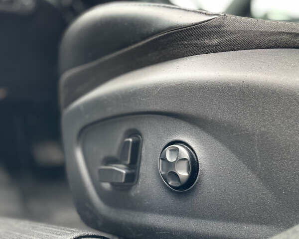 Білий Крайслер 200, об'ємом двигуна 3.61 л та пробігом 186 тис. км за 10600 $, фото 17 на Automoto.ua