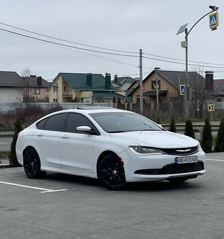 Белый Крайслер 200, объемом двигателя 3.61 л и пробегом 186 тыс. км за 10300 $, фото 1 на Automoto.ua