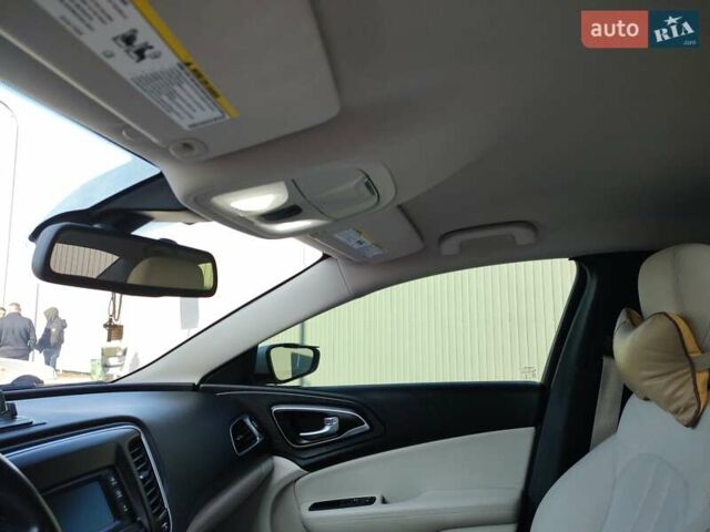 Белый Крайслер 200, объемом двигателя 2.4 л и пробегом 125 тыс. км за 9500 $, фото 7 на Automoto.ua