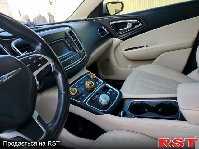 Белый Крайслер 200, объемом двигателя 2.4 л и пробегом 125 тыс. км за 9500 $, фото 3 на Automoto.ua