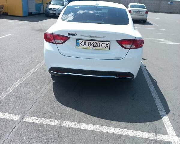Білий Крайслер 200, об'ємом двигуна 2.36 л та пробігом 178 тис. км за 11200 $, фото 4 на Automoto.ua