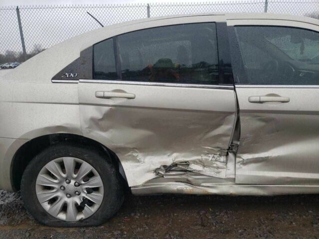 Бежевий Крайслер 200, об'ємом двигуна 2.4 л та пробігом 31 тис. км за 4999 $, фото 9 на Automoto.ua