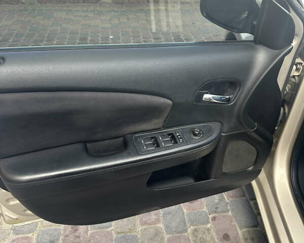 Бежевий Крайслер 200, об'ємом двигуна 2.36 л та пробігом 150 тис. км за 8777 $, фото 10 на Automoto.ua