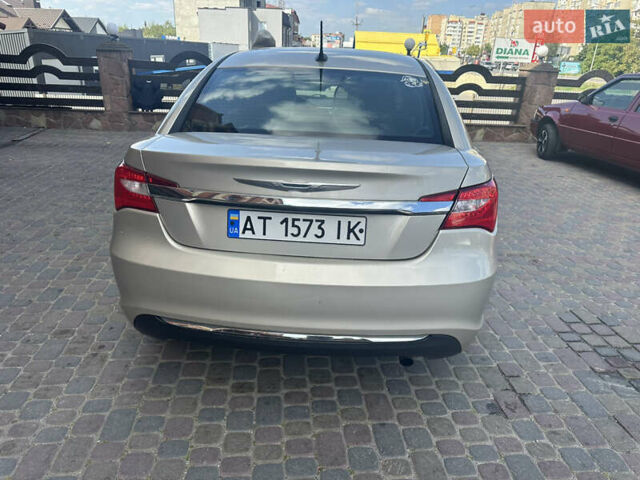 Бежевий Крайслер 200, об'ємом двигуна 2.36 л та пробігом 150 тис. км за 8777 $, фото 3 на Automoto.ua