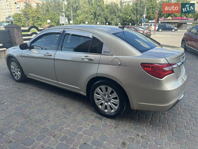 Бежевий Крайслер 200, об'ємом двигуна 2.36 л та пробігом 150 тис. км за 8777 $, фото 2 на Automoto.ua