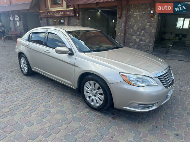 Бежевий Крайслер 200, об'ємом двигуна 2.36 л та пробігом 150 тис. км за 8777 $, фото 5 на Automoto.ua