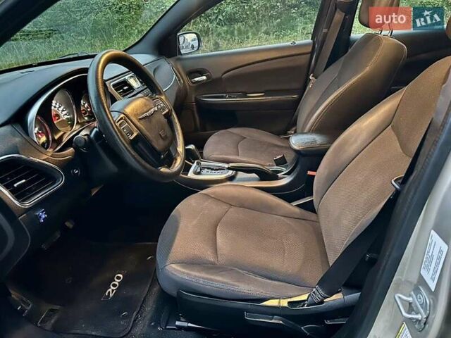 Бежевый Крайслер 200, объемом двигателя 2.4 л и пробегом 85 тыс. км за 8555 $, фото 11 на Automoto.ua