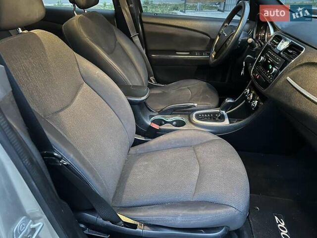 Бежевый Крайслер 200, объемом двигателя 2.4 л и пробегом 85 тыс. км за 8555 $, фото 13 на Automoto.ua