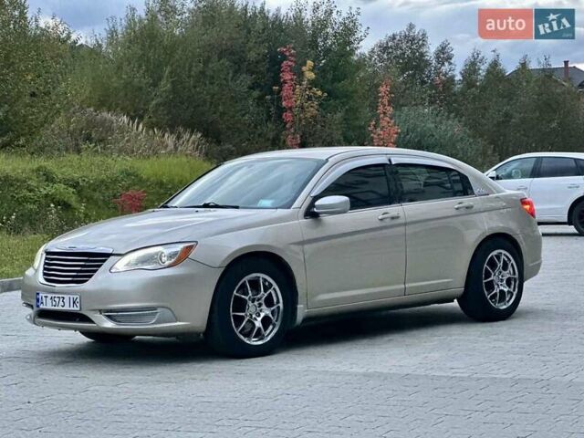 Бежевый Крайслер 200, объемом двигателя 2.4 л и пробегом 85 тыс. км за 8555 $, фото 5 на Automoto.ua