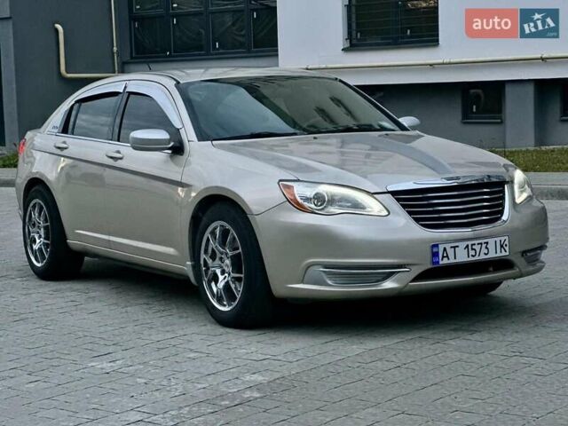 Бежевый Крайслер 200, объемом двигателя 2.4 л и пробегом 85 тыс. км за 8555 $, фото 7 на Automoto.ua