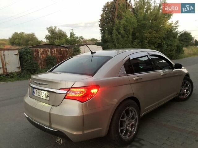 Бежевый Крайслер 200, объемом двигателя 2.4 л и пробегом 85 тыс. км за 8555 $, фото 19 на Automoto.ua