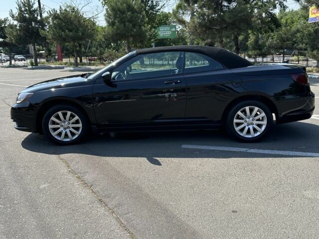 Черный Крайслер 200, объемом двигателя 2.4 л и пробегом 230 тыс. км за 6300 $, фото 2 на Automoto.ua