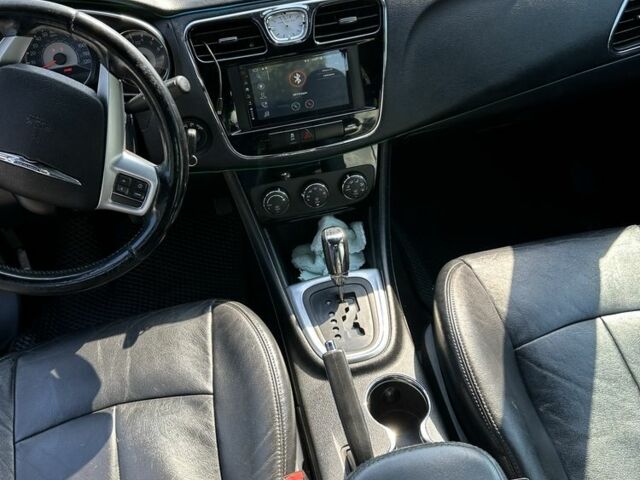 Черный Крайслер 200, объемом двигателя 2.4 л и пробегом 230 тыс. км за 6300 $, фото 10 на Automoto.ua