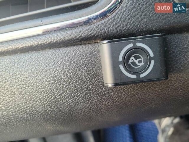 Черный Крайслер 200, объемом двигателя 2.36 л и пробегом 290 тыс. км за 6999 $, фото 5 на Automoto.ua