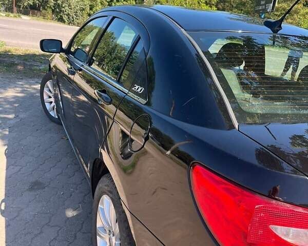 Чорний Крайслер 200, об'ємом двигуна 2.36 л та пробігом 226 тис. км за 7600 $, фото 4 на Automoto.ua