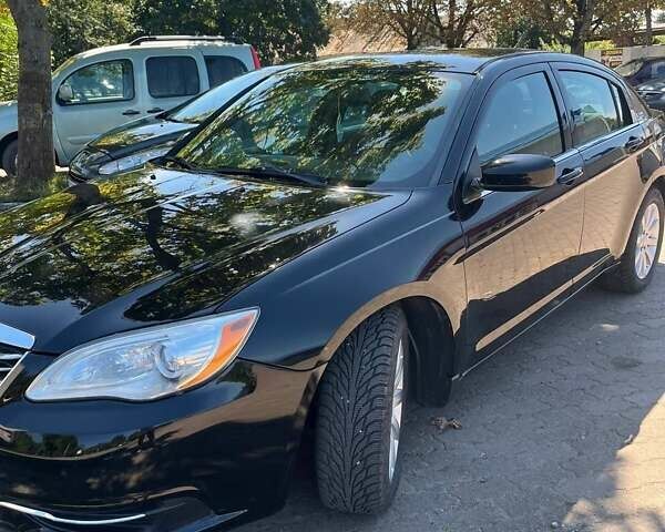 Чорний Крайслер 200, об'ємом двигуна 2.36 л та пробігом 226 тис. км за 7600 $, фото 1 на Automoto.ua