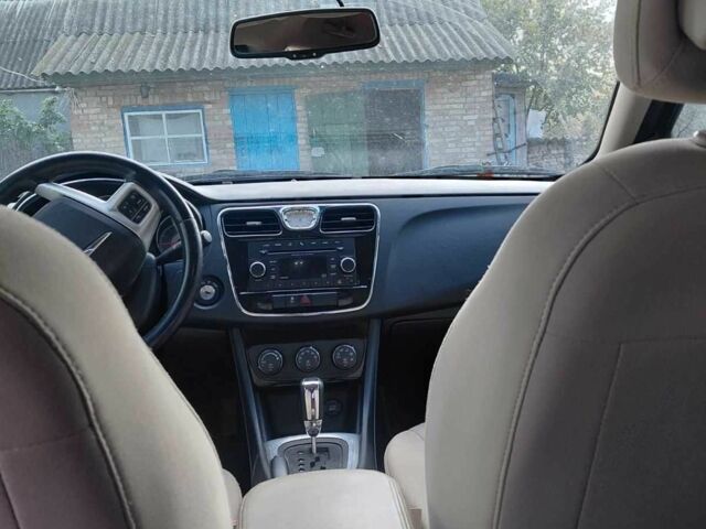 Черный Крайслер 200, объемом двигателя 2.4 л и пробегом 134 тыс. км за 6800 $, фото 3 на Automoto.ua
