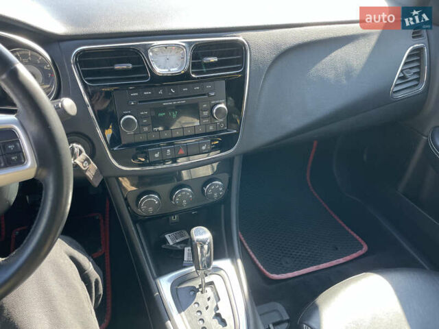 Крайслер 200 2013 в Львове на Automoto.ua Черный Крайслер 200, объемом двигателя 3.61 л и пробегом 46 тыс. км за 6800 $, фото 10 на Automoto.ua