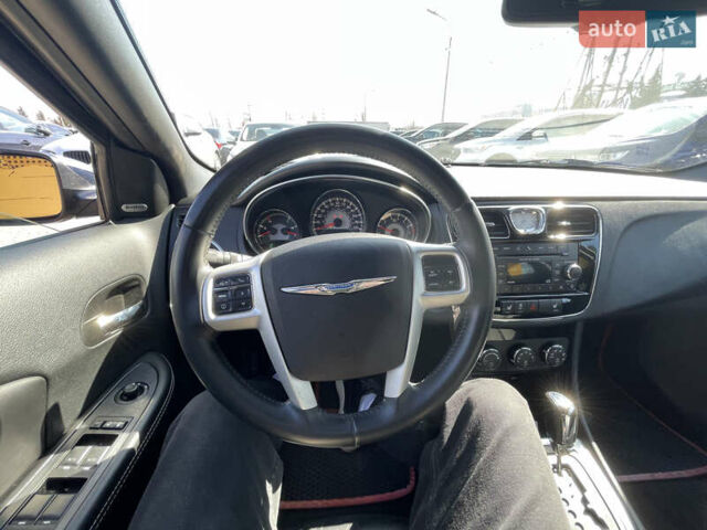 Крайслер 200 2013 в Львове на Automoto.ua Черный Крайслер 200, объемом двигателя 3.61 л и пробегом 46 тыс. км за 6800 $, фото 8 на Automoto.ua