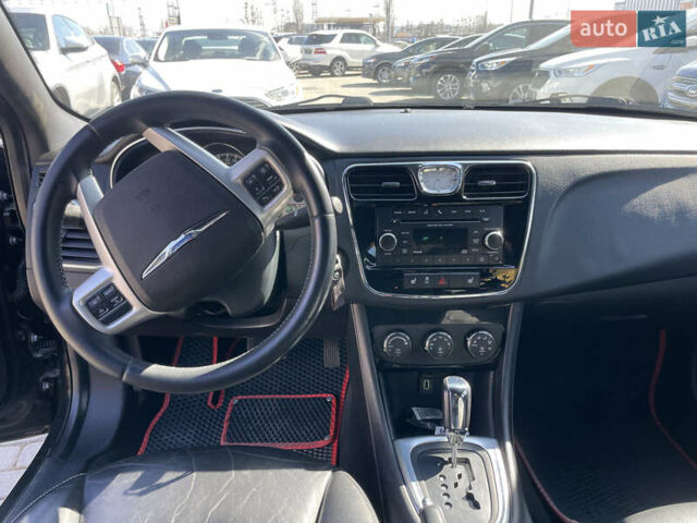 Крайслер 200 2013 в Львове на Automoto.ua Черный Крайслер 200, объемом двигателя 3.61 л и пробегом 46 тыс. км за 6800 $, фото 7 на Automoto.ua
