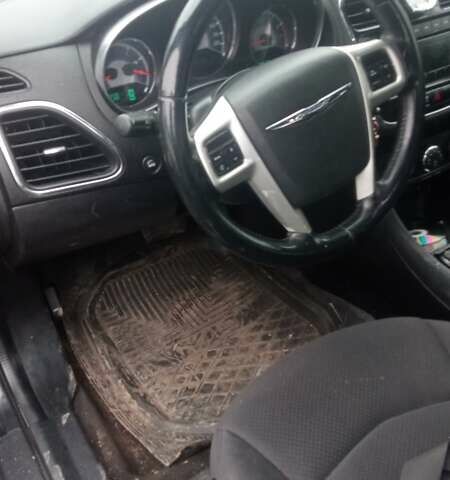 Черный Крайслер 200, объемом двигателя 2.36 л и пробегом 100 тыс. км за 5999 $, фото 4 на Automoto.ua