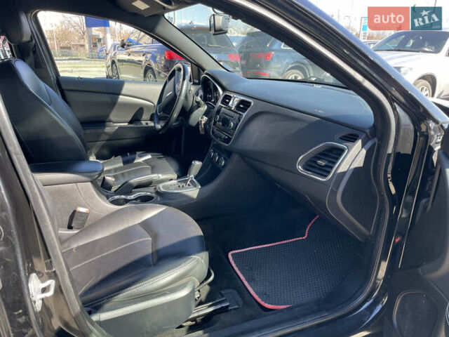 Крайслер 200 2013 в Львове на Automoto.ua Черный Крайслер 200, объемом двигателя 3.61 л и пробегом 46 тыс. км за 6800 $, фото 4 на Automoto.ua