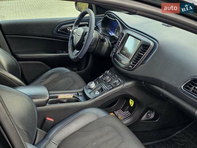 Черный Крайслер 200, объемом двигателя 3.6 л и пробегом 190 тыс. км за 9999 $, фото 19 на Automoto.ua