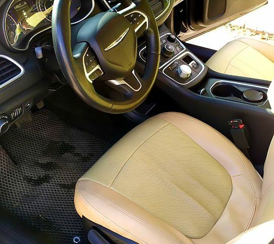 Черный Крайслер 200, объемом двигателя 2.4 л и пробегом 0 тыс. км за 9999 $, фото 4 на Automoto.ua