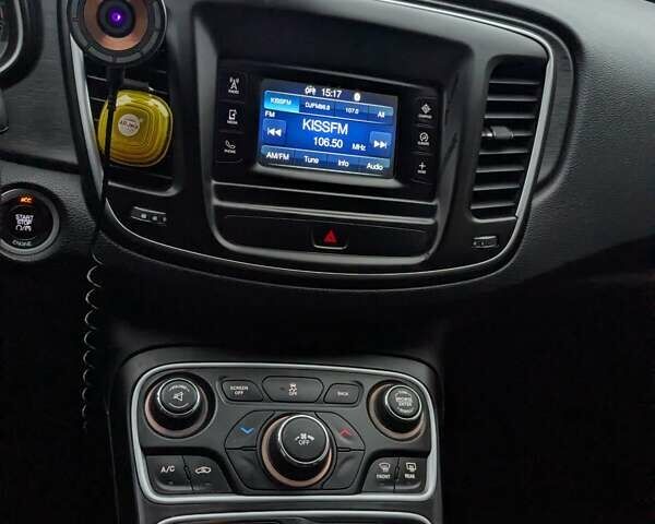 Чорний Крайслер 200, об'ємом двигуна 2.36 л та пробігом 230 тис. км за 7900 $, фото 6 на Automoto.ua