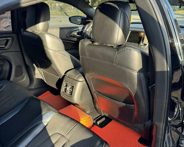 Крайслер 200 2014 в Первомайск на Automoto.ua Черный Крайслер 200, объемом двигателя 2.36 л и пробегом 177 тыс. км за 11000 $, фото 8 на Automoto.ua